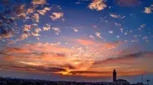 atardecer en casablanca con el mar de fondo