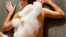 espuma masaje piedra