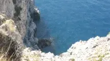 Acantilado playa maro
