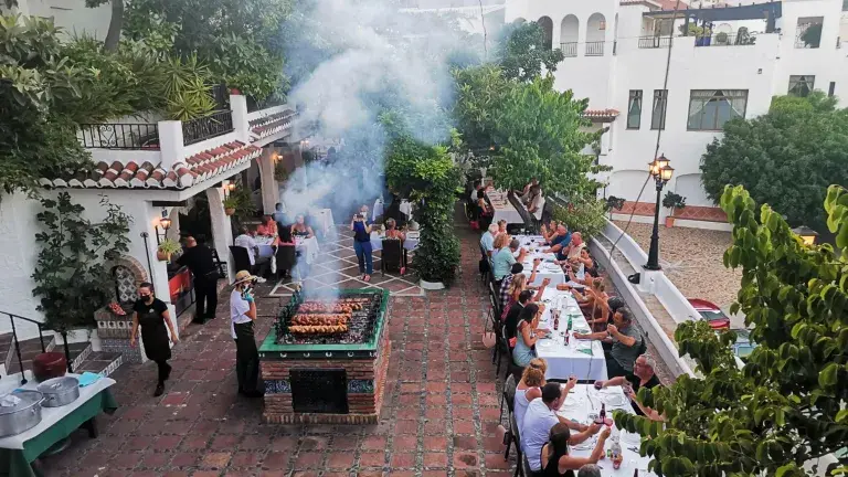 Cena barbacoa especial con espectaculo cante y baile flamenco