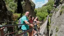 Grupo puente colgante ruta cahorros Granada