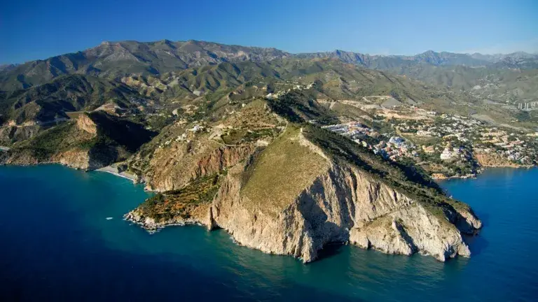 acantilados de playa de maro y cerro gordo