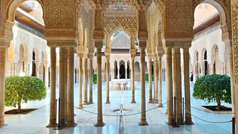 alhambra patio de los leones generalife