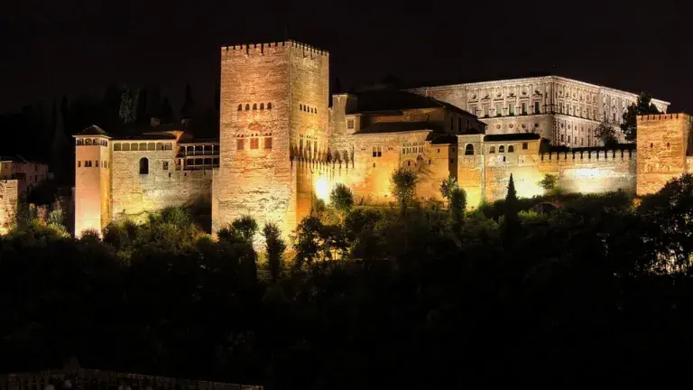 alhambra visita palacios nazaries la noche