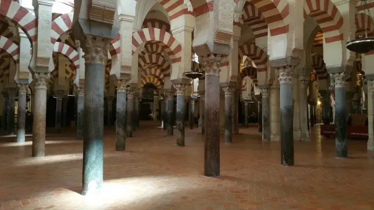 arcos de mezquita catedral de cordoba