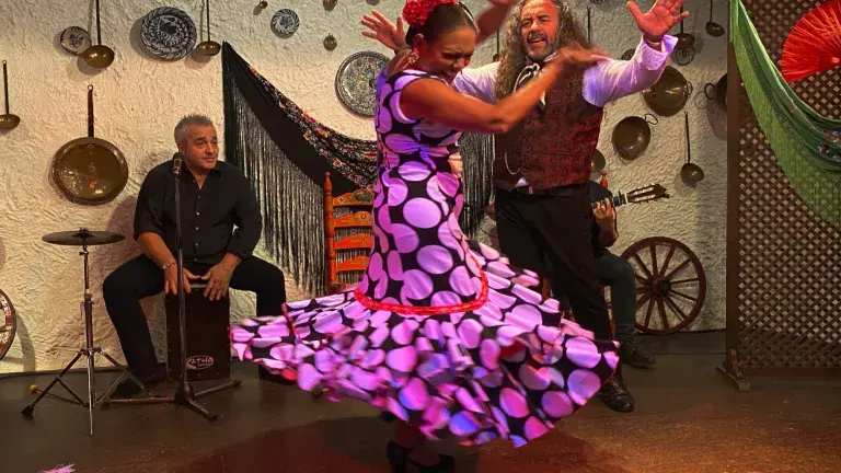 baile y cante flamenco directo con cena