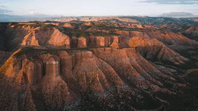 formaciones megaliticas desierto de los coloraos en gorafe