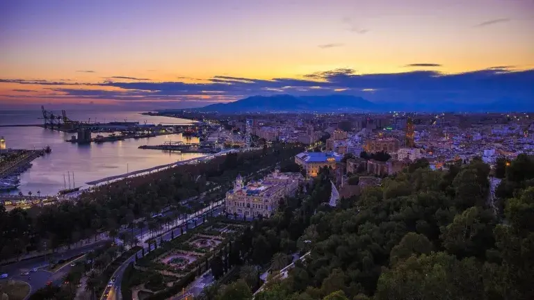 vistas la ciudad de malaga en mirador de gibralfaro